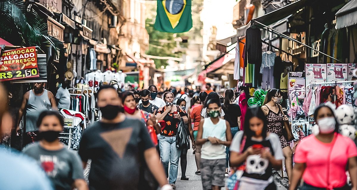 População brasileira chega a 213,3 milhões de pessoas em 2021