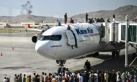 Aeroporto do Afeganistão reabre para chegada de voos humanitários