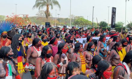 Mulheres indígenas fazem ato em Brasília por mais direitos e contra ‘marco temporal’