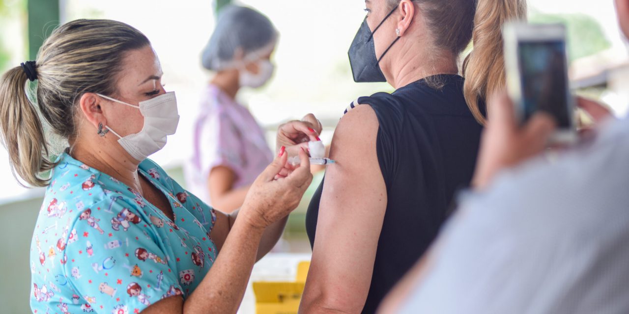 Goiânia e Aparecida começam a aplicar na terça-feira a quarta dose da vacina contra Covid em moradores com 40 anos ou mais