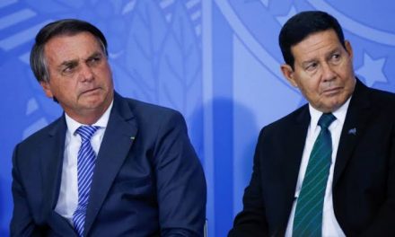 TSE forma maioria contra cassação da chapa Bolsonaro-Mourão