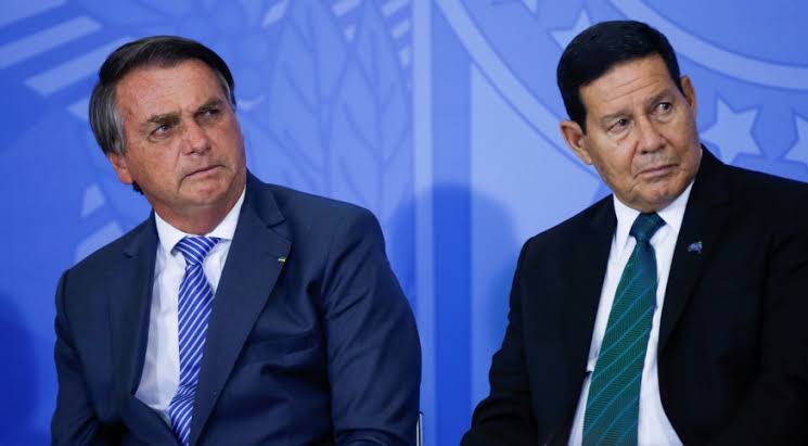 TSE forma maioria contra cassação da chapa Bolsonaro-Mourão