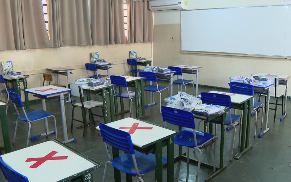 Covid-19 suspende aulas de 99,3% das escolas de educação básica