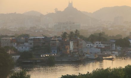 Com vacinação em massa, Maré tem uma das menores taxas de Covid do Rio