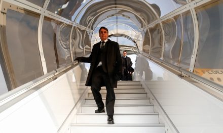 Bolsonaro viaja com delegação para o Oriente Médio para eventos e reuniões