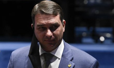 STJ anula todas as decisões de juiz contra Flávio Bolsonaro no caso das rachadinhas