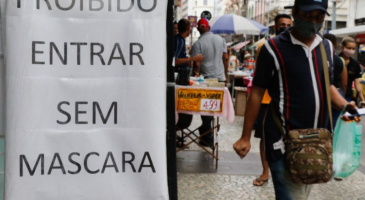 Rio registra em outubro menor taxa de testes positivos de covid-19