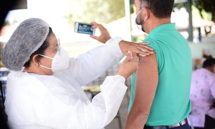 Mais de 286 mil estão em falta com a vacinação contra a Covid-19 em Goiânia
