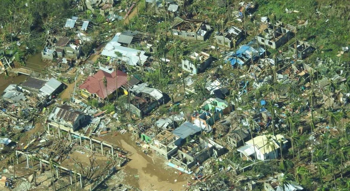 Filipinas: número de mortos em passagem de tufão pode subir para 31