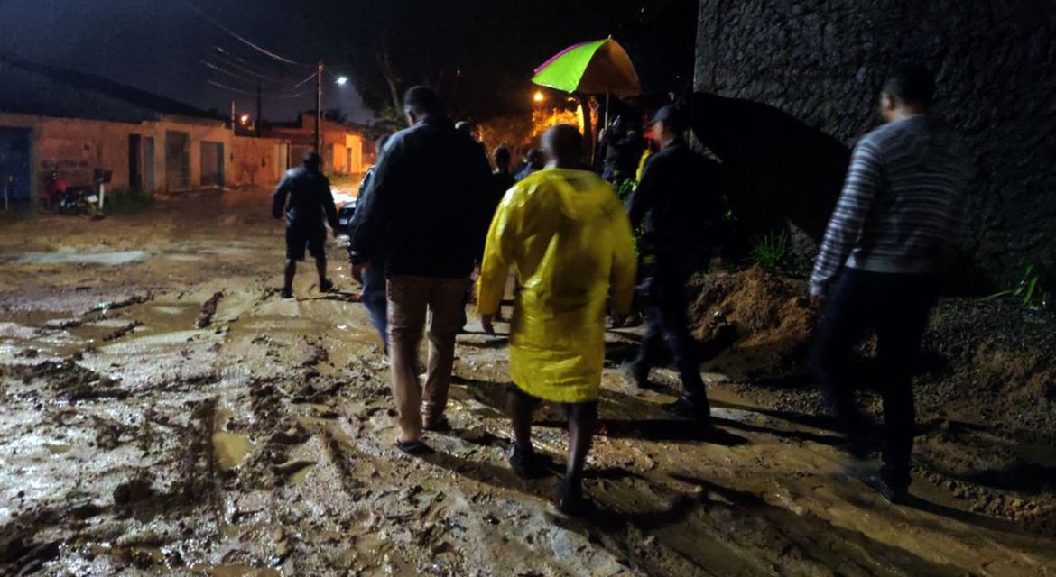 Sobe para sete os mortos no sul Bahia por causa das chuvas
