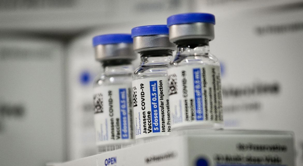 África do Sul inicia dose de reforço da vacina contra covid-19