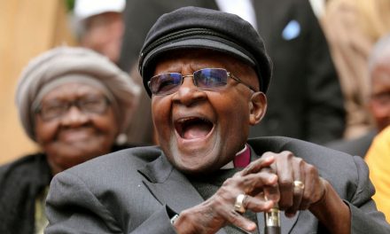 Nobel da Paz, ativista anti-aparheid Desmond Tutu morre aos 90 anos