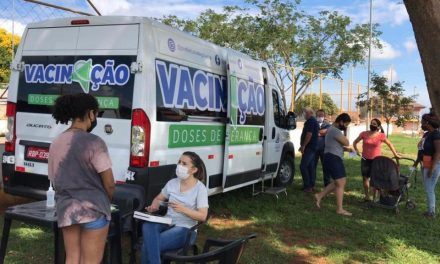 Vans da Prefeitura de Goiânia alcançam marca de 50 mil doses de vacina aplicadas