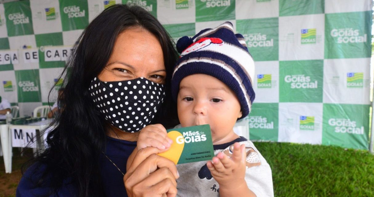 Governo de Goiás distribui 3.552 cartões a mães em situação de vulnerabilidade
