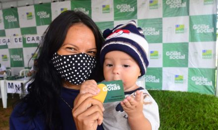Governo de Goiás distribui 3.552 cartões a mães em situação de vulnerabilidade