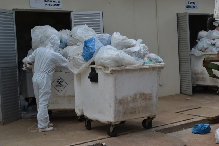 OMS: volumes de lixo hospitalar gerados pela covid-19 ameaçam saúde