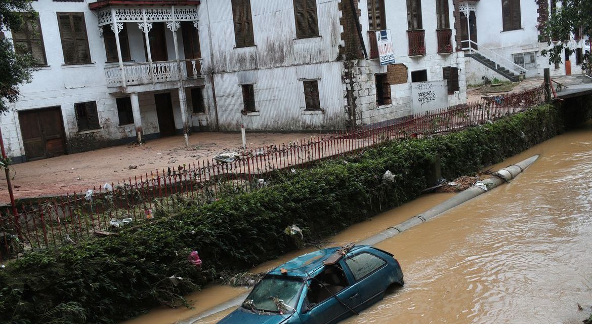 Após chuva em Petrópolis, número de mortos chega a 44