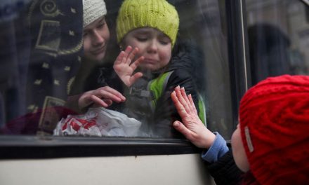 Ucrânia condena Moscou que quer deixar civis fugirem para Rússia