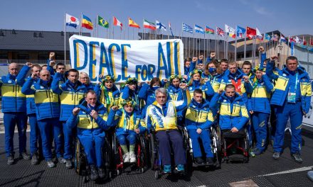 Atletas ucranianos apelam por paz durante Paralimpíada de Inverno