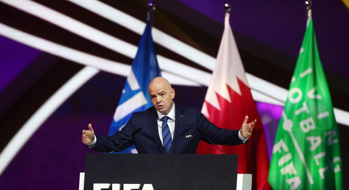 Presidente da Fifa recua de plano polêmico de Copa do Mundo bienal