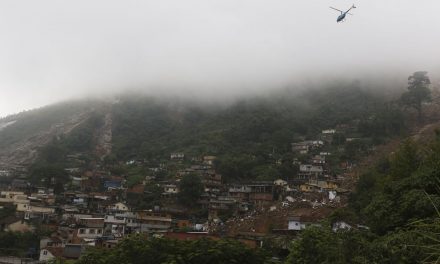 Petrópolis aciona sirenes e alertar população sobre efeitos da chuva