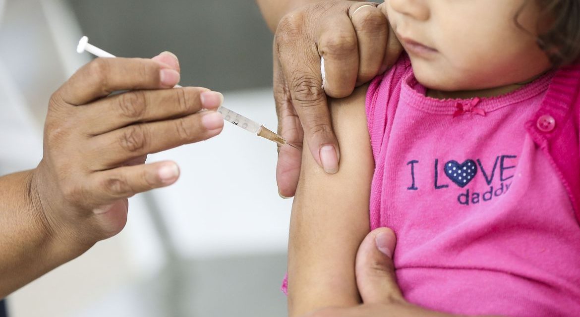 Goiânia amplia vacinação com a Pfizer Baby para crianças de seis meses a menores de 3 anos