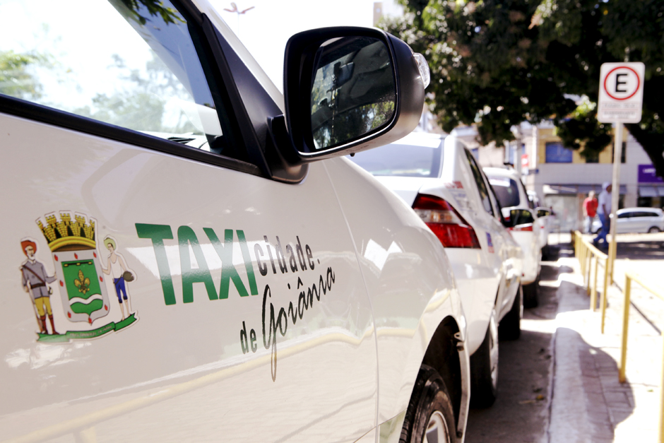 Prefeitura prorroga prazo para taxistas regularizarem credenciamento em Goiânia; veja como fazer