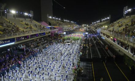 Doze escolas disputam título do Grupo Especial do carnaval do Rio