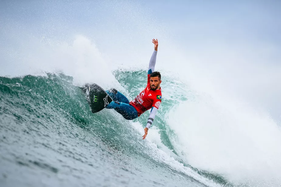 Surfe: Filipe Toledo fatura título da etapa da WSL em Bells Beach