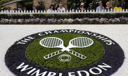 Tenistas russos e bielorrussos são proibidos de competir em Wimbledon