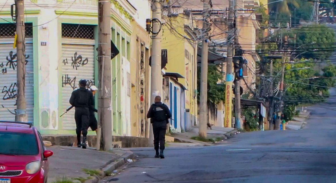 Sobe para 25 o número de mortos em confronto nas favelas da Penha