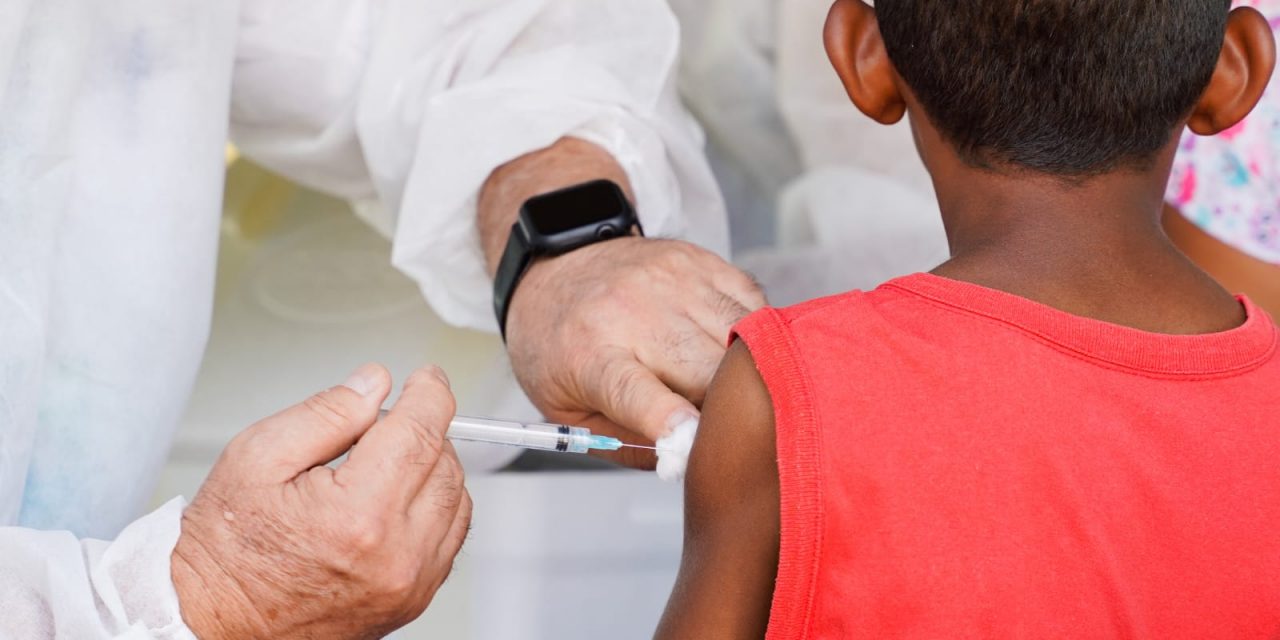 Vacina contra gripe está disponível para população em geral a partir dos seis meses de idade