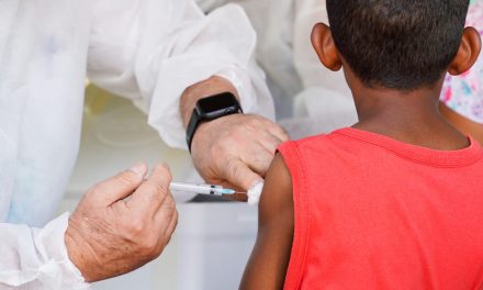 Vacina contra gripe está disponível para população em geral a partir dos seis meses de idade