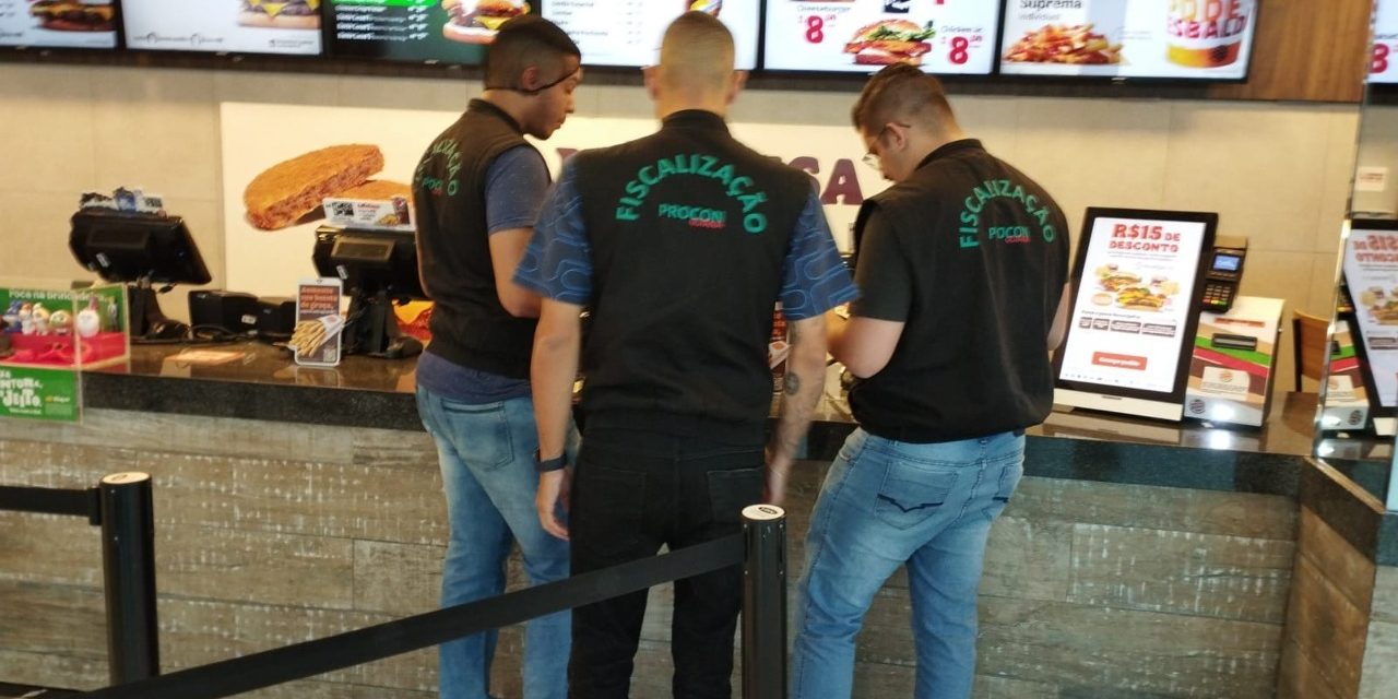 Procon Goiânia notifica rede de fast food por venda de sanduíche com aroma de costelinha