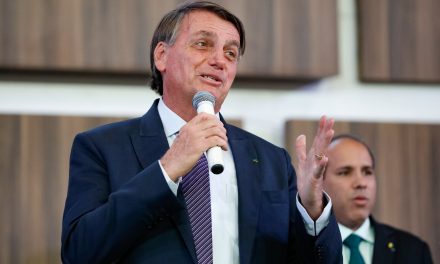 Em Goiânia, Bolsonaro minimiza dificuldades econômicas: ‘Deixar na mão de Deus’
