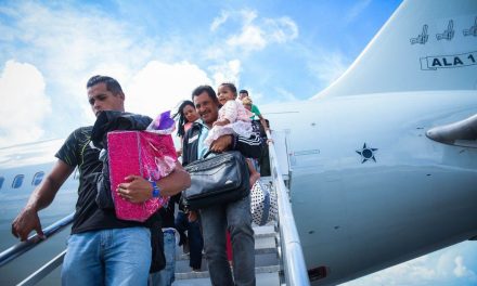 Metade dos venezuelanos refugiados que entram no Brasil decide ficar
