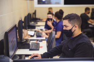 <em>Senac GO lança mais de mil vagas para cursos gratuitos na área da Tecnologia</em>