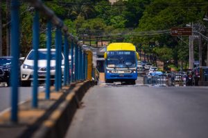 Caiado anuncia acordo com empresas para reposição e substituição de ônibus do Eixo Anhanguera
