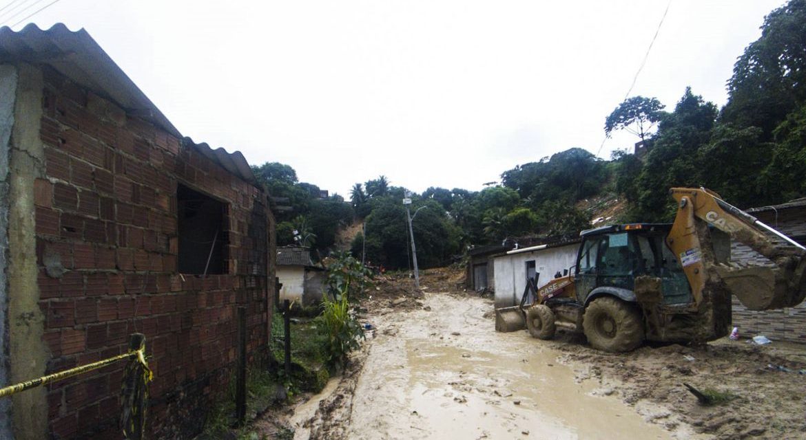 Sobe para 126 o número de mortos por causa das chuvas em Pernambuco