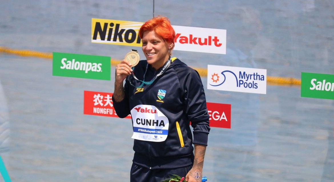 Águas abertas: Ana Marcela Cunha conquista ouro nos 5 km no Mundial