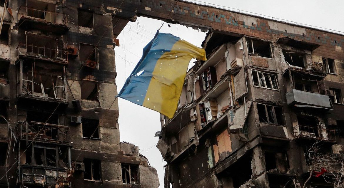 Com economia devastada, Ucrânia quer congelar pagamento de dívida