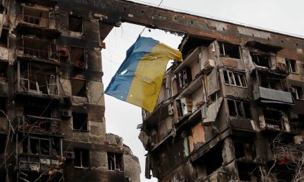 Com economia devastada, Ucrânia quer congelar pagamento de dívida