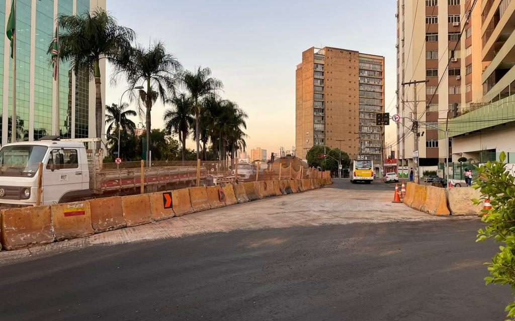 Trecho do anel externo da Praça Cívica, entre Rua 82 e Avenida 84, é liberado após conclusão de etapa da obra do BRT