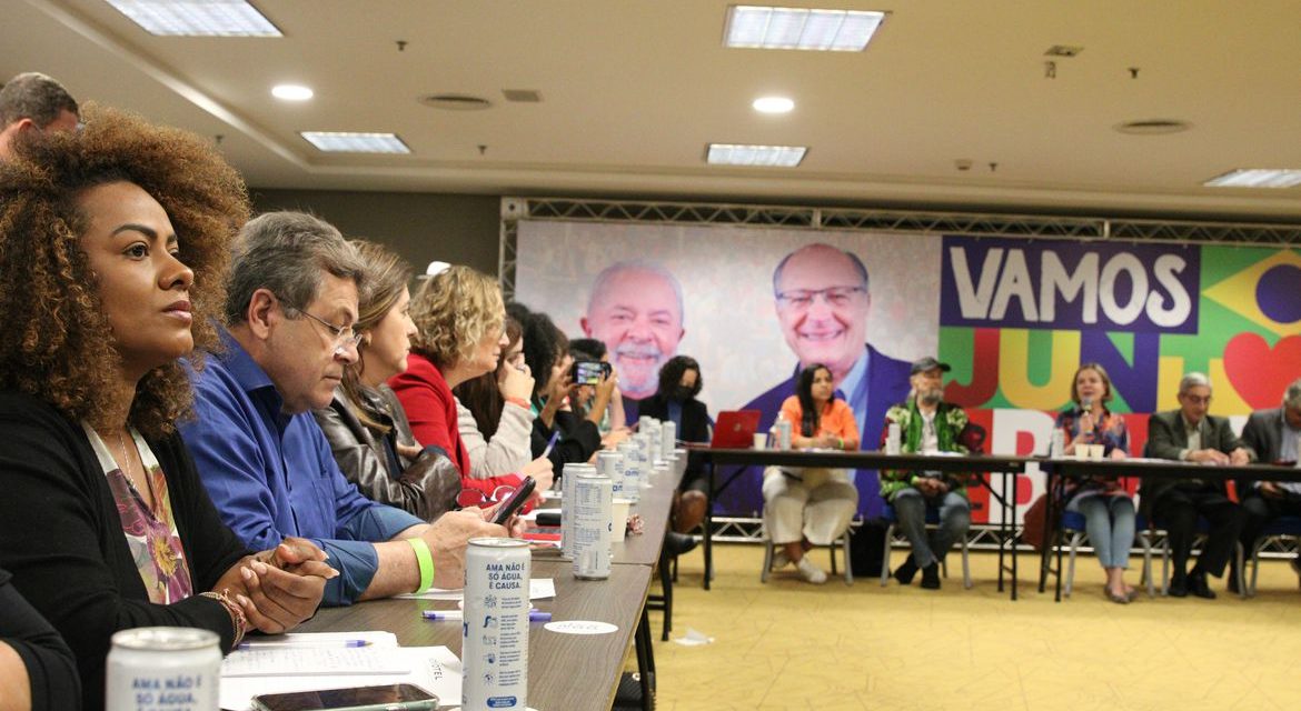 PT oficializa chapa Lula-Alckmin para disputar a Presidência