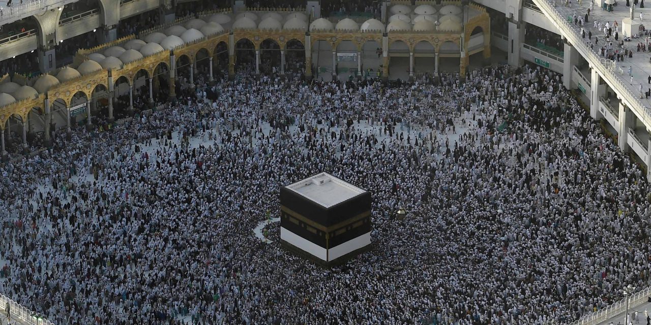 Muçulmanos vão a Meca para primeira peregrinação pós-pandemia