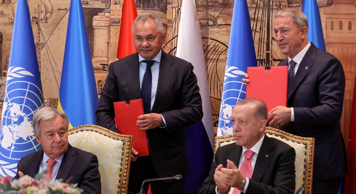 Rússia e Ucrânia selam, em Istambul, acordo para exportação de grãos