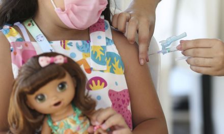 Rio de Janeiro começa a vacinar crianças de 3 anos contra covid-19