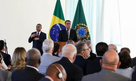 TSE manda TV Brasil e redes sociais excluírem vídeo de reunião de Bolsonaro com embaixadores