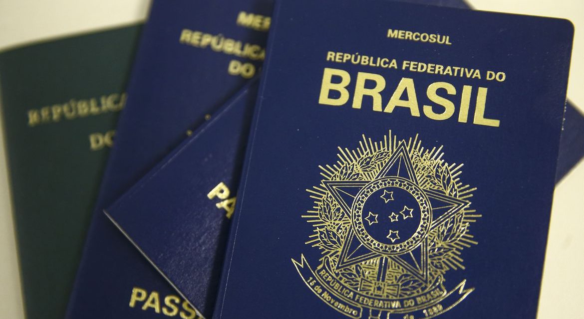 México passará a exigir visto impresso no passaporte de brasileiros