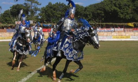 Cavalhadas de Pirenópolis vencem prêmio internacional na categoria Festa do Ano